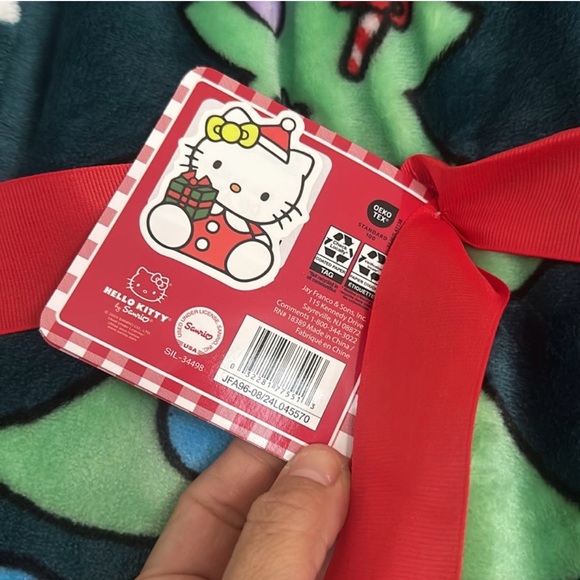 Hello Kitty Christmas throw NWT teal blue envelope blanket - Picture 5 of 5